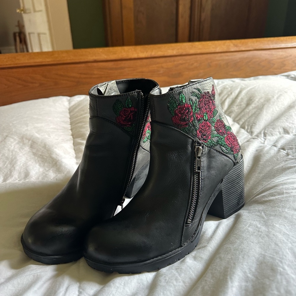 Hot Leathers BTL 1008 Ladies Black Wild Roses with zipper